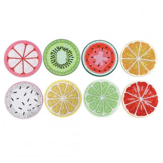 Set van kleurrijke fruitvormige diamond painting onderzetters, inclusief designs van sinaasappel, kiwi, watermeloen en citroen.