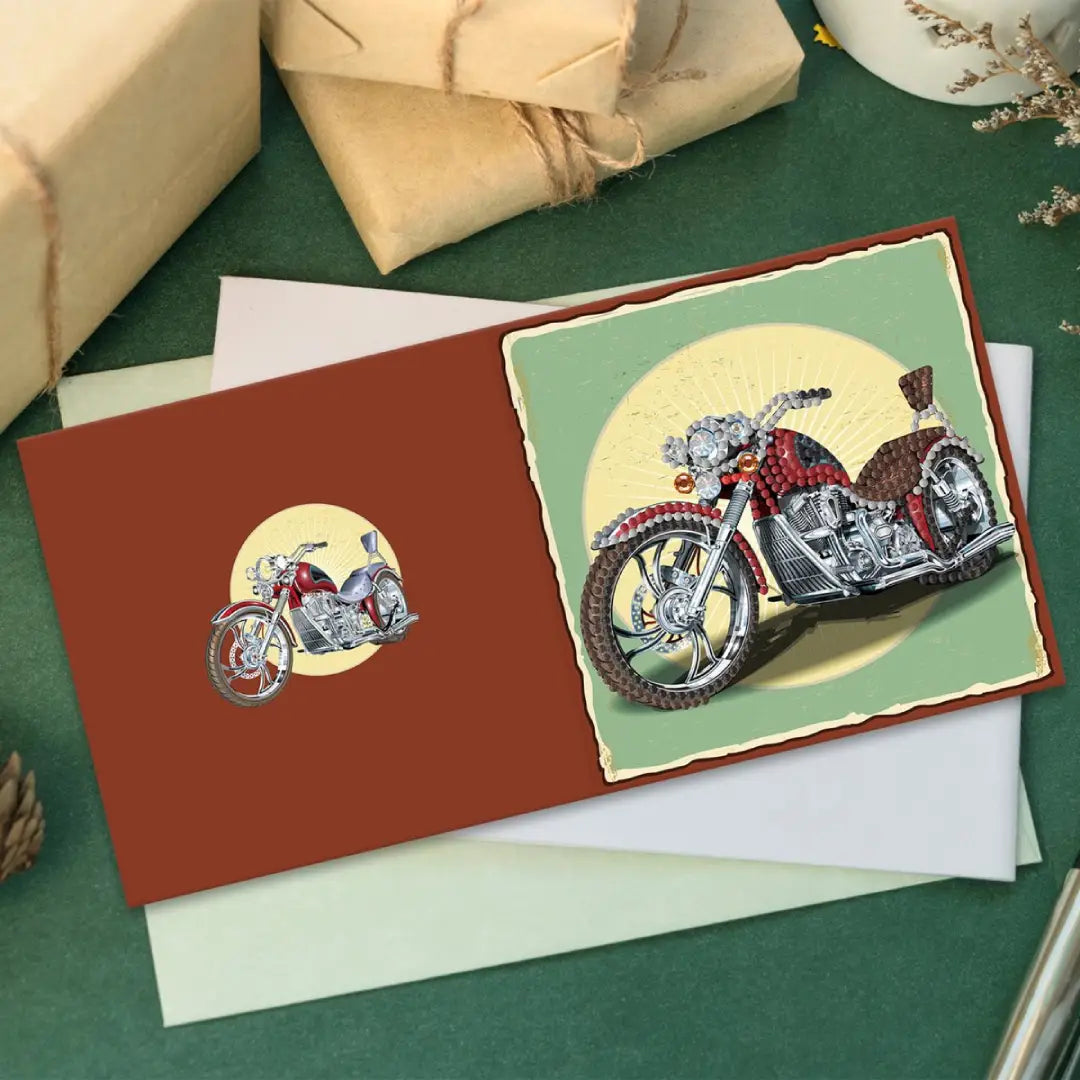 Diamond painting wenskaart met klassieke motorfiets voor een gele zon op groene achtergrond